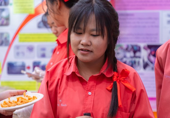ภาพกิจกรรม  คณะวิทยาศาสตร์และเทคโนโลยี มหาวิทยาลัยราชภัฏกำแพงเพชร นำนิทรรศการศูนย์ STEM คณะวิทยาศาสตร์และเทคโนโลยี จำนวน 3 บูธ เข้าร่วมจัดในกิจกรรมงานเปิดศูนย์การเรียนรู้ตลอดชีวิตและพัฒนามาตรฐานวิชาชีพ (LPC)