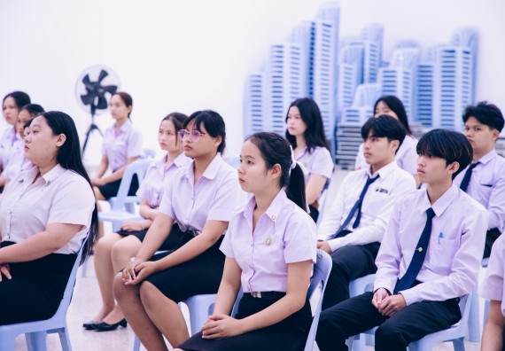 ภาพกิจกรรม  คณะวิทยาศาสตร์และเทคโนโลยี มหาวิทยาลัยราชภัฏกำแพงเพชร จัดพิธีมอบทุนเพื่อการศึกษา ปตท.สผ. โครงการเอส 1 ประจำปีการศึกษา 2567