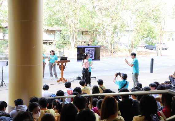 ภาพกิจกรรม  นักศึกษาคณะวิทยาศาสตร์และเทคโนโลยี เข้าร่วมกิจกรรมโครงการรณรงค์สร้างความตระหนักรู้ การจัดการขยะมูลฝอยภายในมหาวิทยาลัยและการอนุรักษ์พลังงาน