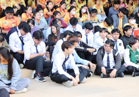 ภาพกิจกรรม  นักศึกษาคณะวิทยาศาสตร์และเทคโนโลยี เข้าร่วมกิจกรรมโครงการรณรงค์สร้างความตระหนักรู้ การจัดการขยะมูลฝอยภายในมหาวิทยาลัยและการอนุรักษ์พลังงาน