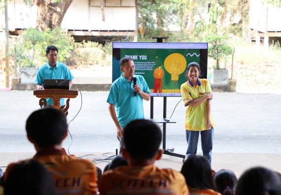 ภาพกิจกรรม  นักศึกษาคณะวิทยาศาสตร์และเทคโนโลยี เข้าร่วมกิจกรรมโครงการรณรงค์สร้างความตระหนักรู้ การจัดการขยะมูลฝอยภายในมหาวิทยาลัยและการอนุรักษ์พลังงาน