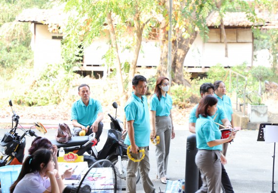 ภาพกิจกรรม  นักศึกษาคณะวิทยาศาสตร์และเทคโนโลยี เข้าร่วมกิจกรรมโครงการรณรงค์สร้างความตระหนักรู้ การจัดการขยะมูลฝอยภายในมหาวิทยาลัยและการอนุรักษ์พลังงาน