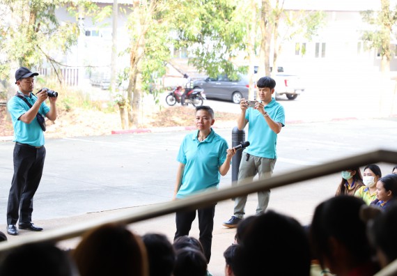 ภาพกิจกรรม  นักศึกษาคณะวิทยาศาสตร์และเทคโนโลยี เข้าร่วมกิจกรรมโครงการรณรงค์สร้างความตระหนักรู้ การจัดการขยะมูลฝอยภายในมหาวิทยาลัยและการอนุรักษ์พลังงาน