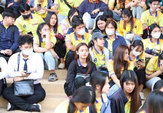 ภาพกิจกรรม  นักศึกษาคณะวิทยาศาสตร์และเทคโนโลยี เข้าร่วมกิจกรรมโครงการรณรงค์สร้างความตระหนักรู้ การจัดการขยะมูลฝอยภายในมหาวิทยาลัยและการอนุรักษ์พลังงาน