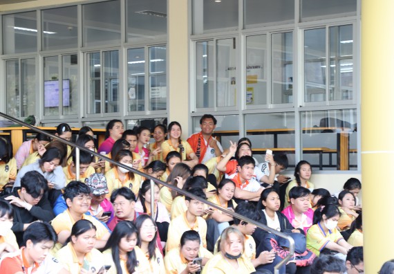 ภาพกิจกรรม  นักศึกษาคณะวิทยาศาสตร์และเทคโนโลยี เข้าร่วมกิจกรรมโครงการรณรงค์สร้างความตระหนักรู้ การจัดการขยะมูลฝอยภายในมหาวิทยาลัยและการอนุรักษ์พลังงาน