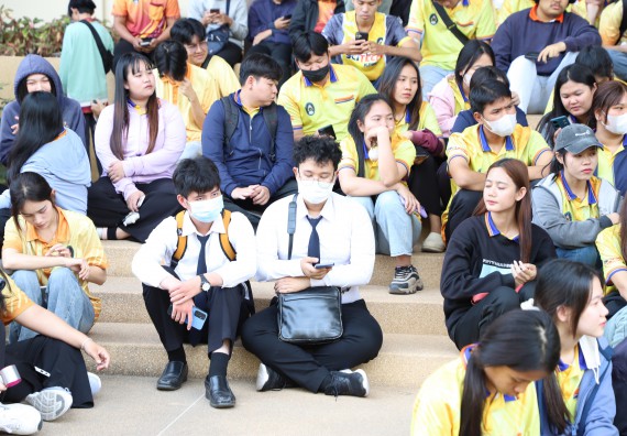 ภาพกิจกรรม  นักศึกษาคณะวิทยาศาสตร์และเทคโนโลยี เข้าร่วมกิจกรรมโครงการรณรงค์สร้างความตระหนักรู้ การจัดการขยะมูลฝอยภายในมหาวิทยาลัยและการอนุรักษ์พลังงาน