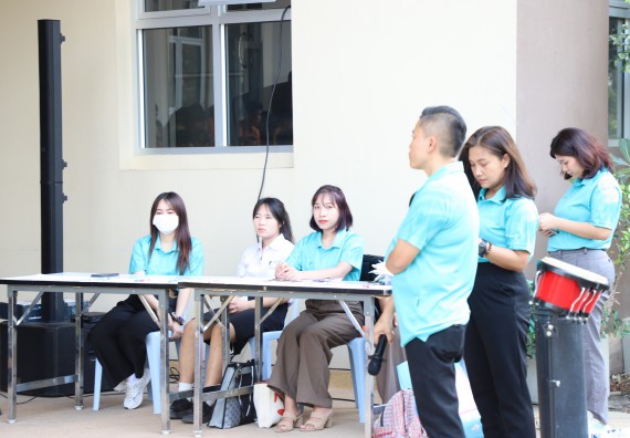 ภาพกิจกรรม  นักศึกษาคณะวิทยาศาสตร์และเทคโนโลยี เข้าร่วมกิจกรรมโครงการรณรงค์สร้างความตระหนักรู้ การจัดการขยะมูลฝอยภายในมหาวิทยาลัยและการอนุรักษ์พลังงาน