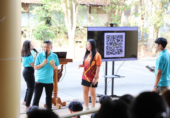 ภาพกิจกรรม  นักศึกษาคณะวิทยาศาสตร์และเทคโนโลยี เข้าร่วมกิจกรรมโครงการรณรงค์สร้างความตระหนักรู้ การจัดการขยะมูลฝอยภายในมหาวิทยาลัยและการอนุรักษ์พลังงาน