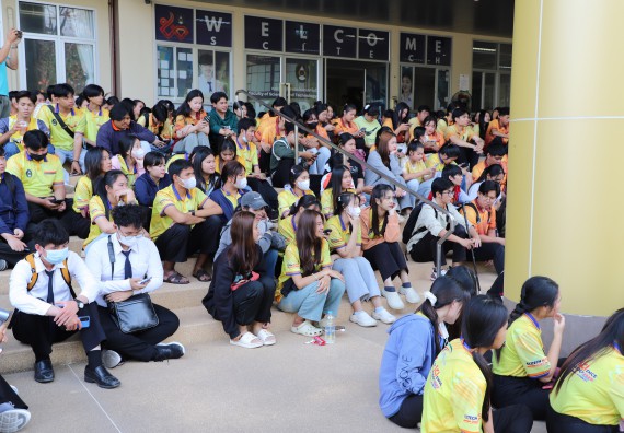 ภาพกิจกรรม  นักศึกษาคณะวิทยาศาสตร์และเทคโนโลยี เข้าร่วมกิจกรรมโครงการรณรงค์สร้างความตระหนักรู้ การจัดการขยะมูลฝอยภายในมหาวิทยาลัยและการอนุรักษ์พลังงาน