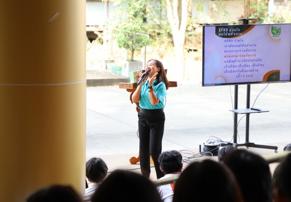 ภาพกิจกรรม  นักศึกษาคณะวิทยาศาสตร์และเทคโนโลยี เข้าร่วมกิจกรรมโครงการรณรงค์สร้างความตระหนักรู้ การจัดการขยะมูลฝอยภายในมหาวิทยาลัยและการอนุรักษ์พลังงาน