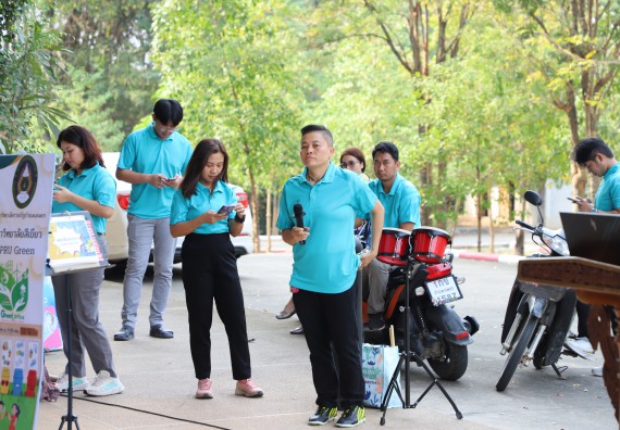 ภาพกิจกรรม  นักศึกษาคณะวิทยาศาสตร์และเทคโนโลยี เข้าร่วมกิจกรรมโครงการรณรงค์สร้างความตระหนักรู้ การจัดการขยะมูลฝอยภายในมหาวิทยาลัยและการอนุรักษ์พลังงาน