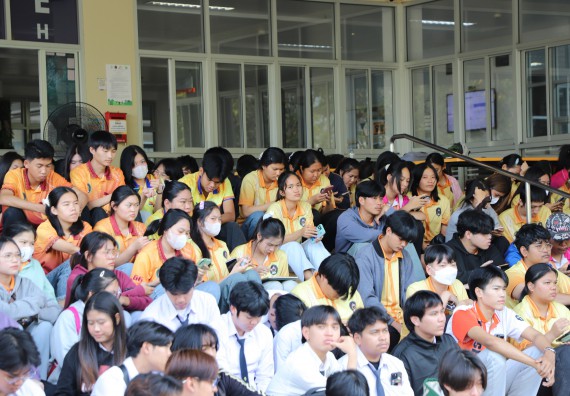 ภาพกิจกรรม  นักศึกษาคณะวิทยาศาสตร์และเทคโนโลยี เข้าร่วมกิจกรรมโครงการรณรงค์สร้างความตระหนักรู้ การจัดการขยะมูลฝอยภายในมหาวิทยาลัยและการอนุรักษ์พลังงาน