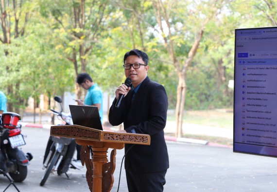 ภาพกิจกรรม  นักศึกษาคณะวิทยาศาสตร์และเทคโนโลยี เข้าร่วมกิจกรรมโครงการรณรงค์สร้างความตระหนักรู้ การจัดการขยะมูลฝอยภายในมหาวิทยาลัยและการอนุรักษ์พลังงาน