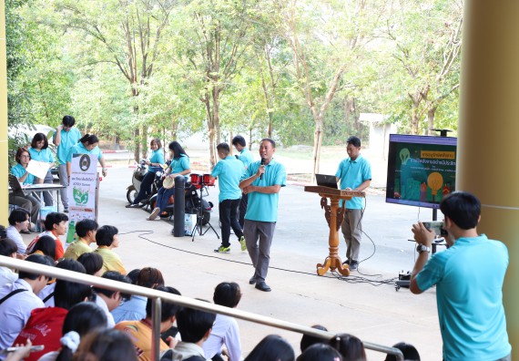 ภาพกิจกรรม  นักศึกษาคณะวิทยาศาสตร์และเทคโนโลยี เข้าร่วมกิจกรรมโครงการรณรงค์สร้างความตระหนักรู้ การจัดการขยะมูลฝอยภายในมหาวิทยาลัยและการอนุรักษ์พลังงาน