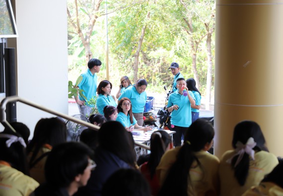 ภาพกิจกรรม  นักศึกษาคณะวิทยาศาสตร์และเทคโนโลยี เข้าร่วมกิจกรรมโครงการรณรงค์สร้างความตระหนักรู้ การจัดการขยะมูลฝอยภายในมหาวิทยาลัยและการอนุรักษ์พลังงาน