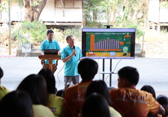 ภาพกิจกรรม  นักศึกษาคณะวิทยาศาสตร์และเทคโนโลยี เข้าร่วมกิจกรรมโครงการรณรงค์สร้างความตระหนักรู้ การจัดการขยะมูลฝอยภายในมหาวิทยาลัยและการอนุรักษ์พลังงาน