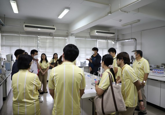 ภาพกิจกรรม   คณะวิทยาศาสตร์และเทคโนโลยี มหาวิทยาลัยราชภัฏกําแพงเพชร ต้อนรับคณะศึกษาดูงานจากห้องปฏิบัติการวิจัยและทดสอบอาหาร คณะวิทยาศาสตร์ จุฬาลงกรณ์มหาวิทยาลัย