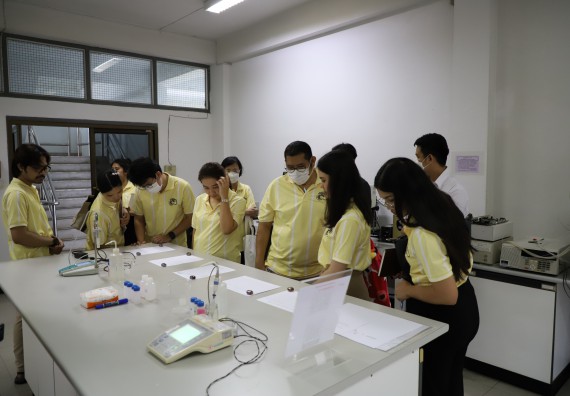 ภาพกิจกรรม   คณะวิทยาศาสตร์และเทคโนโลยี มหาวิทยาลัยราชภัฏกําแพงเพชร ต้อนรับคณะศึกษาดูงานจากห้องปฏิบัติการวิจัยและทดสอบอาหาร คณะวิทยาศาสตร์ จุฬาลงกรณ์มหาวิทยาลัย