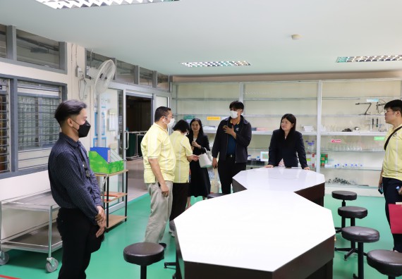 ภาพกิจกรรม   คณะวิทยาศาสตร์และเทคโนโลยี มหาวิทยาลัยราชภัฏกําแพงเพชร ต้อนรับคณะศึกษาดูงานจากห้องปฏิบัติการวิจัยและทดสอบอาหาร คณะวิทยาศาสตร์ จุฬาลงกรณ์มหาวิทยาลัย