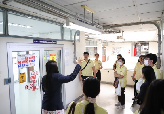 ภาพกิจกรรม   คณะวิทยาศาสตร์และเทคโนโลยี มหาวิทยาลัยราชภัฏกําแพงเพชร ต้อนรับคณะศึกษาดูงานจากห้องปฏิบัติการวิจัยและทดสอบอาหาร คณะวิทยาศาสตร์ จุฬาลงกรณ์มหาวิทยาลัย