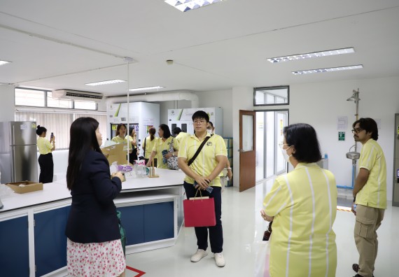 ภาพกิจกรรม   คณะวิทยาศาสตร์และเทคโนโลยี มหาวิทยาลัยราชภัฏกําแพงเพชร ต้อนรับคณะศึกษาดูงานจากห้องปฏิบัติการวิจัยและทดสอบอาหาร คณะวิทยาศาสตร์ จุฬาลงกรณ์มหาวิทยาลัย