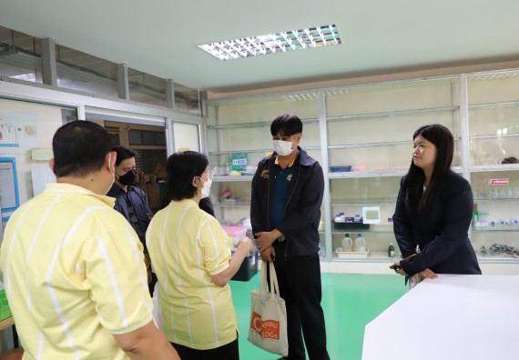 ภาพกิจกรรม   คณะวิทยาศาสตร์และเทคโนโลยี มหาวิทยาลัยราชภัฏกําแพงเพชร ต้อนรับคณะศึกษาดูงานจากห้องปฏิบัติการวิจัยและทดสอบอาหาร คณะวิทยาศาสตร์ จุฬาลงกรณ์มหาวิทยาลัย