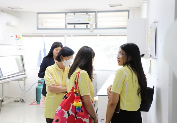 ภาพกิจกรรม   คณะวิทยาศาสตร์และเทคโนโลยี มหาวิทยาลัยราชภัฏกําแพงเพชร ต้อนรับคณะศึกษาดูงานจากห้องปฏิบัติการวิจัยและทดสอบอาหาร คณะวิทยาศาสตร์ จุฬาลงกรณ์มหาวิทยาลัย