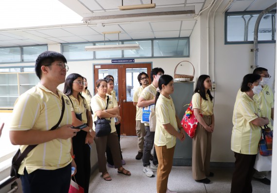 ภาพกิจกรรม   คณะวิทยาศาสตร์และเทคโนโลยี มหาวิทยาลัยราชภัฏกําแพงเพชร ต้อนรับคณะศึกษาดูงานจากห้องปฏิบัติการวิจัยและทดสอบอาหาร คณะวิทยาศาสตร์ จุฬาลงกรณ์มหาวิทยาลัย