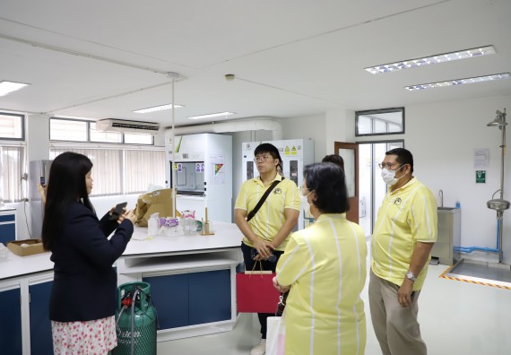 ภาพกิจกรรม   คณะวิทยาศาสตร์และเทคโนโลยี มหาวิทยาลัยราชภัฏกําแพงเพชร ต้อนรับคณะศึกษาดูงานจากห้องปฏิบัติการวิจัยและทดสอบอาหาร คณะวิทยาศาสตร์ จุฬาลงกรณ์มหาวิทยาลัย