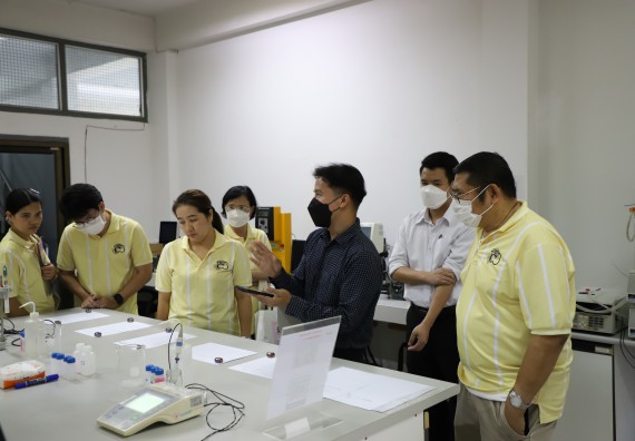 ภาพกิจกรรม   คณะวิทยาศาสตร์และเทคโนโลยี มหาวิทยาลัยราชภัฏกําแพงเพชร ต้อนรับคณะศึกษาดูงานจากห้องปฏิบัติการวิจัยและทดสอบอาหาร คณะวิทยาศาสตร์ จุฬาลงกรณ์มหาวิทยาลัย