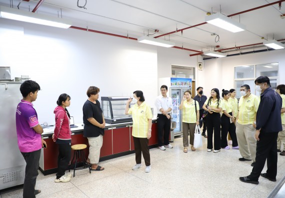 ภาพกิจกรรม   คณะวิทยาศาสตร์และเทคโนโลยี มหาวิทยาลัยราชภัฏกําแพงเพชร ต้อนรับคณะศึกษาดูงานจากห้องปฏิบัติการวิจัยและทดสอบอาหาร คณะวิทยาศาสตร์ จุฬาลงกรณ์มหาวิทยาลัย