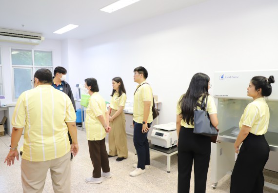 ภาพกิจกรรม   คณะวิทยาศาสตร์และเทคโนโลยี มหาวิทยาลัยราชภัฏกําแพงเพชร ต้อนรับคณะศึกษาดูงานจากห้องปฏิบัติการวิจัยและทดสอบอาหาร คณะวิทยาศาสตร์ จุฬาลงกรณ์มหาวิทยาลัย