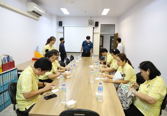 ภาพกิจกรรม   คณะวิทยาศาสตร์และเทคโนโลยี มหาวิทยาลัยราชภัฏกําแพงเพชร ต้อนรับคณะศึกษาดูงานจากห้องปฏิบัติการวิจัยและทดสอบอาหาร คณะวิทยาศาสตร์ จุฬาลงกรณ์มหาวิทยาลัย