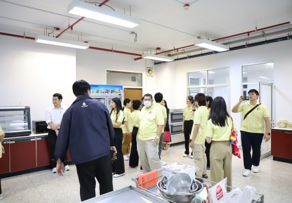 ภาพกิจกรรม   คณะวิทยาศาสตร์และเทคโนโลยี มหาวิทยาลัยราชภัฏกําแพงเพชร ต้อนรับคณะศึกษาดูงานจากห้องปฏิบัติการวิจัยและทดสอบอาหาร คณะวิทยาศาสตร์ จุฬาลงกรณ์มหาวิทยาลัย