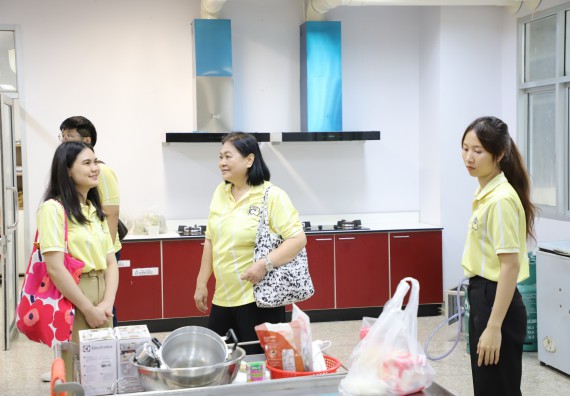 ภาพกิจกรรม   คณะวิทยาศาสตร์และเทคโนโลยี มหาวิทยาลัยราชภัฏกําแพงเพชร ต้อนรับคณะศึกษาดูงานจากห้องปฏิบัติการวิจัยและทดสอบอาหาร คณะวิทยาศาสตร์ จุฬาลงกรณ์มหาวิทยาลัย