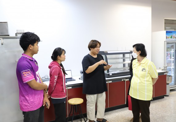 ภาพกิจกรรม   คณะวิทยาศาสตร์และเทคโนโลยี มหาวิทยาลัยราชภัฏกําแพงเพชร ต้อนรับคณะศึกษาดูงานจากห้องปฏิบัติการวิจัยและทดสอบอาหาร คณะวิทยาศาสตร์ จุฬาลงกรณ์มหาวิทยาลัย