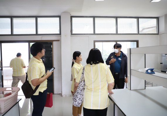 ภาพกิจกรรม   คณะวิทยาศาสตร์และเทคโนโลยี มหาวิทยาลัยราชภัฏกําแพงเพชร ต้อนรับคณะศึกษาดูงานจากห้องปฏิบัติการวิจัยและทดสอบอาหาร คณะวิทยาศาสตร์ จุฬาลงกรณ์มหาวิทยาลัย