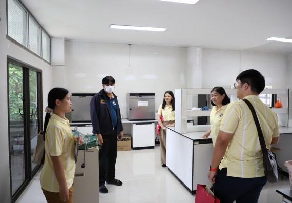ภาพกิจกรรม   คณะวิทยาศาสตร์และเทคโนโลยี มหาวิทยาลัยราชภัฏกําแพงเพชร ต้อนรับคณะศึกษาดูงานจากห้องปฏิบัติการวิจัยและทดสอบอาหาร คณะวิทยาศาสตร์ จุฬาลงกรณ์มหาวิทยาลัย