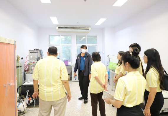 ภาพกิจกรรม   คณะวิทยาศาสตร์และเทคโนโลยี มหาวิทยาลัยราชภัฏกําแพงเพชร ต้อนรับคณะศึกษาดูงานจากห้องปฏิบัติการวิจัยและทดสอบอาหาร คณะวิทยาศาสตร์ จุฬาลงกรณ์มหาวิทยาลัย