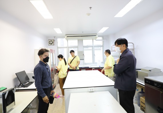 ภาพกิจกรรม   คณะวิทยาศาสตร์และเทคโนโลยี มหาวิทยาลัยราชภัฏกําแพงเพชร ต้อนรับคณะศึกษาดูงานจากห้องปฏิบัติการวิจัยและทดสอบอาหาร คณะวิทยาศาสตร์ จุฬาลงกรณ์มหาวิทยาลัย