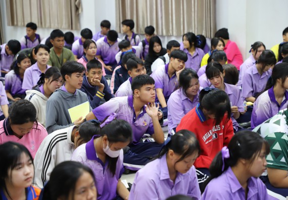 ภาพกิจกรรม  คณะวิทยาศาสตร์และเทคโนโลยี มหาวิทยาลัยราชภัฏกําแพงเพชร จัดโครงการประชาสัมพันธ์รายวิชาและหลักสูตรไปยังผู้เรียนกลุ่มใหม่ (Non-age Group) โรงเรียนขาณุวิทยา