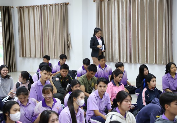 ภาพกิจกรรม  คณะวิทยาศาสตร์และเทคโนโลยี มหาวิทยาลัยราชภัฏกําแพงเพชร จัดโครงการประชาสัมพันธ์รายวิชาและหลักสูตรไปยังผู้เรียนกลุ่มใหม่ (Non-age Group) โรงเรียนขาณุวิทยา