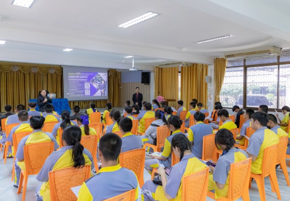 ภาพกิจกรรม คณะวิทยาศาสตร์และเทคโนโลยี มหาวิทยาลัยราชภัฏกําแพงเพชร จัดโครงการประชาสัมพันธ์รายวิชาและหลักสูตรไปยังผู้เรียนกลุ่มใหม่ (Non-age Group) โรงเรียนสลกบาตรวิทยา