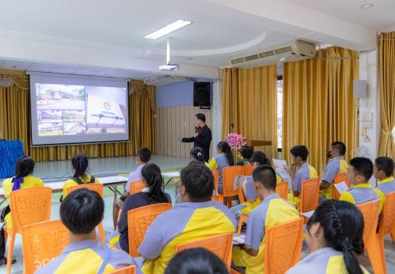 ภาพกิจกรรม คณะวิทยาศาสตร์และเทคโนโลยี มหาวิทยาลัยราชภัฏกําแพงเพชร จัดโครงการประชาสัมพันธ์รายวิชาและหลักสูตรไปยังผู้เรียนกลุ่มใหม่ (Non-age Group) โรงเรียนสลกบาตรวิทยา