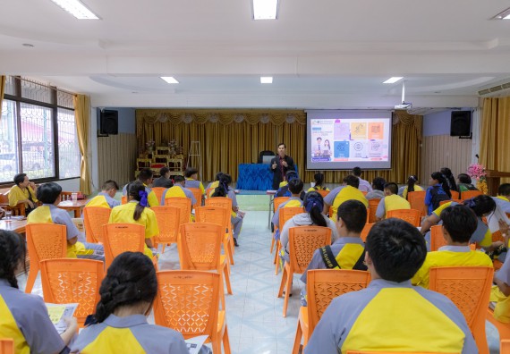 ภาพกิจกรรม คณะวิทยาศาสตร์และเทคโนโลยี มหาวิทยาลัยราชภัฏกําแพงเพชร จัดโครงการประชาสัมพันธ์รายวิชาและหลักสูตรไปยังผู้เรียนกลุ่มใหม่ (Non-age Group) โรงเรียนสลกบาตรวิทยา