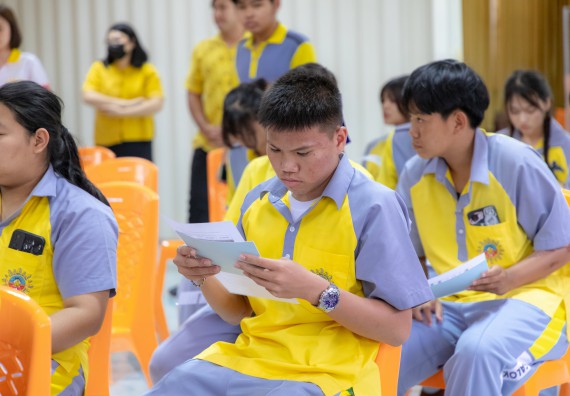 ภาพกิจกรรม คณะวิทยาศาสตร์และเทคโนโลยี มหาวิทยาลัยราชภัฏกําแพงเพชร จัดโครงการประชาสัมพันธ์รายวิชาและหลักสูตรไปยังผู้เรียนกลุ่มใหม่ (Non-age Group) โรงเรียนสลกบาตรวิทยา