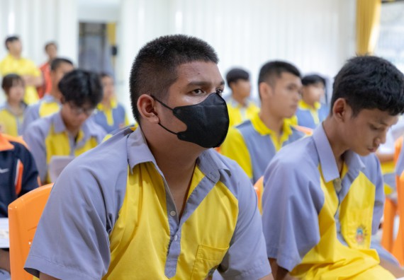 ภาพกิจกรรม คณะวิทยาศาสตร์และเทคโนโลยี มหาวิทยาลัยราชภัฏกําแพงเพชร จัดโครงการประชาสัมพันธ์รายวิชาและหลักสูตรไปยังผู้เรียนกลุ่มใหม่ (Non-age Group) โรงเรียนสลกบาตรวิทยา