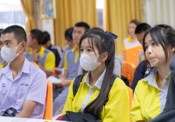 ภาพกิจกรรม คณะวิทยาศาสตร์และเทคโนโลยี มหาวิทยาลัยราชภัฏกําแพงเพชร จัดโครงการประชาสัมพันธ์รายวิชาและหลักสูตรไปยังผู้เรียนกลุ่มใหม่ (Non-age Group) โรงเรียนสลกบาตรวิทยา