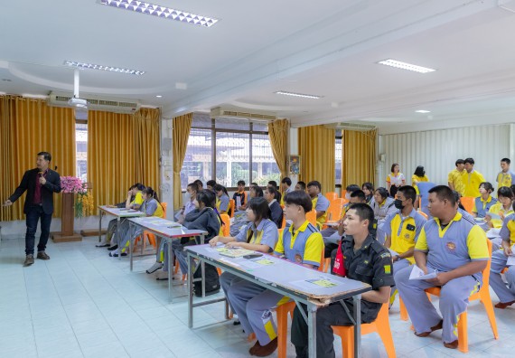 ภาพกิจกรรม คณะวิทยาศาสตร์และเทคโนโลยี มหาวิทยาลัยราชภัฏกําแพงเพชร จัดโครงการประชาสัมพันธ์รายวิชาและหลักสูตรไปยังผู้เรียนกลุ่มใหม่ (Non-age Group) โรงเรียนสลกบาตรวิทยา