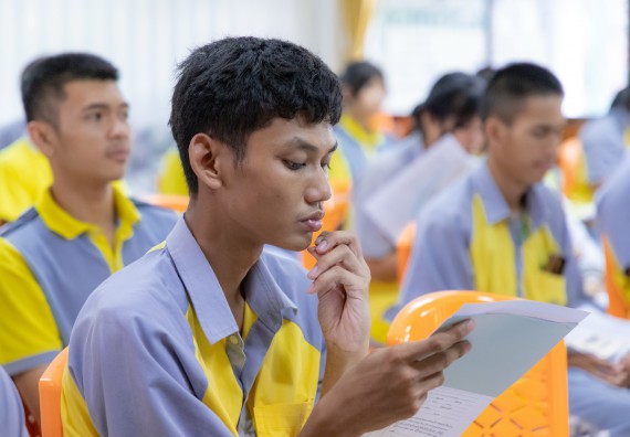 ภาพกิจกรรม คณะวิทยาศาสตร์และเทคโนโลยี มหาวิทยาลัยราชภัฏกําแพงเพชร จัดโครงการประชาสัมพันธ์รายวิชาและหลักสูตรไปยังผู้เรียนกลุ่มใหม่ (Non-age Group) โรงเรียนสลกบาตรวิทยา